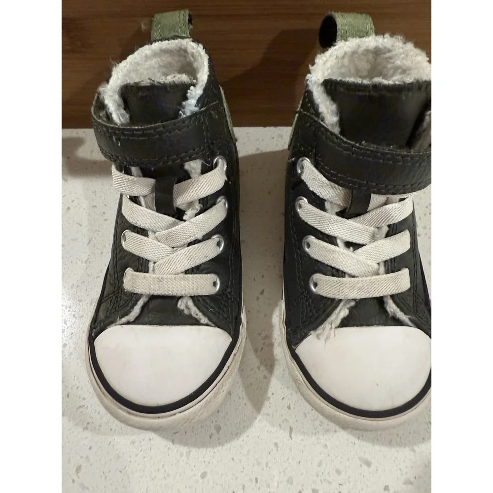 CONVERSE Chuck Taylor Faux Fur Lined Gray Hi Top Sneakers Toddler Size‎ 6